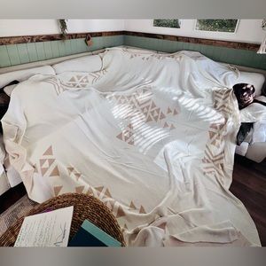 Big Blanket Co Premium Woven Gold and Cream Geometric  Blanket